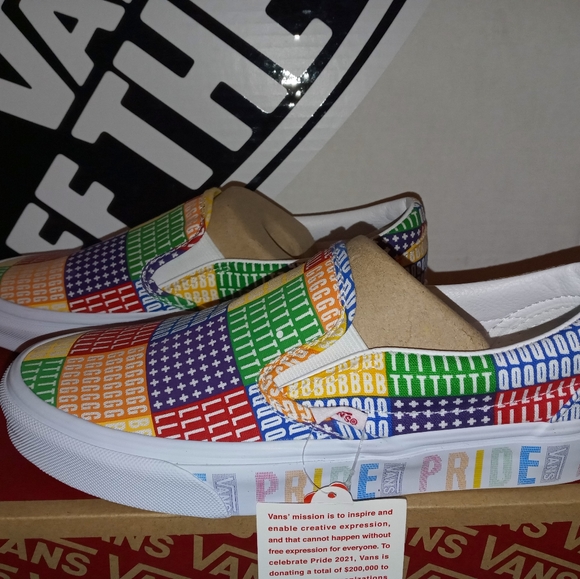Vans Classic Slip On Pride sz 6.0 Men 7.5 Woman - Picture 9 of 12